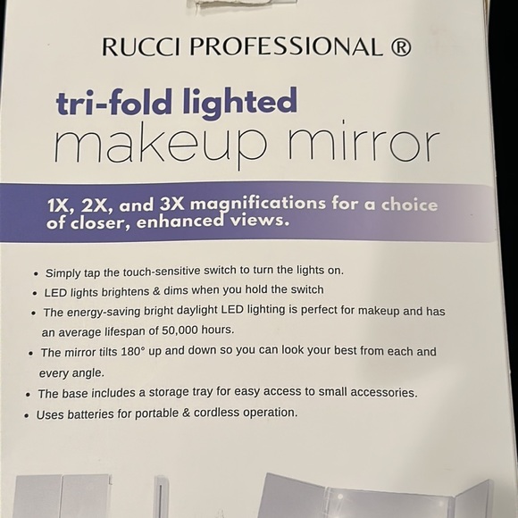 Brand new Rucci Proffessional tri fold lighted make up mirror - Picture 9 of 11